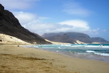 cabo-verde-playas ¿Cómo viajar a Cabo Verde sin morir en el intento?