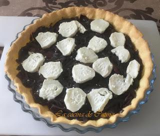 Quiche de cebolla roja, queso de cabra y tomillo.