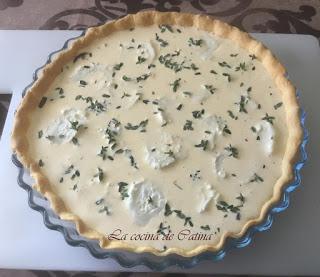 Quiche de cebolla roja, queso de cabra y tomillo.