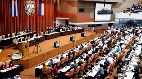 Cuba retoma referencia al comunismo en el borrador de la Constitución