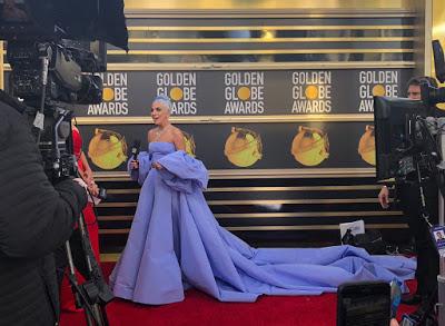 El vestido lila, ¿azul?, ¿lavanda? de Lady Gaga El vestido lila, ¿azul?, ¿lavanda? de Lady Gaga