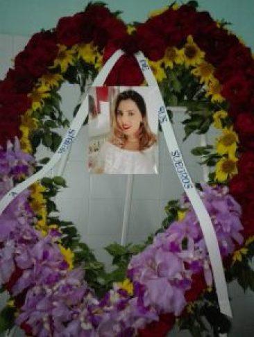 Familiares y amigos dan último adiós a la joven cubana Meybis González Baseiria