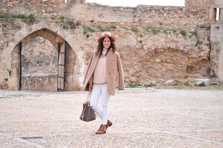 BROWN & WHITE BROWN & WHITE