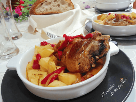 PALETILLA DE CORDERO ASADA CON PATATAS PANADERA PALETILLA DE CORDERO ASADA CON PATATAS PANADERA