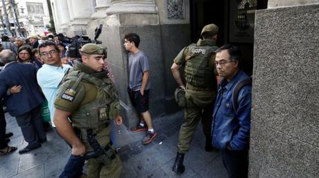 Amenaza de bomba interrumpe acto por la revolución cubana en Chile