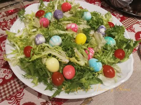 Huevos de codorniz marmolados en ensalada Huevos de codorniz marmolados en ensalada