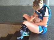 jugadora balonmano, dando pecho descanso partido.