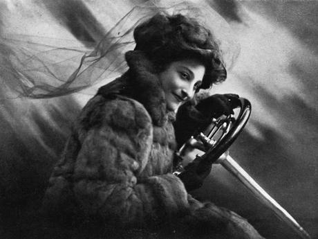 REINAS DE LA CARRETERA: ¡Pioneras feministas sobre ruedas!