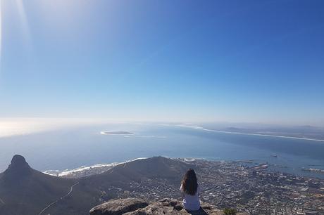 Mirador de Table Mountain en Cape Town. Mar y nubes al fondo