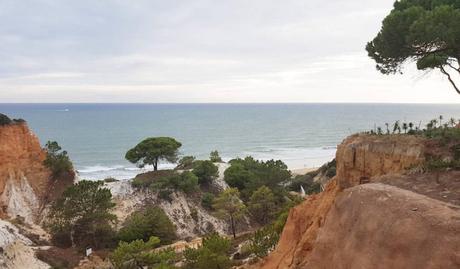 vista al mar desde Pine Cliffs Resort en el Algarve