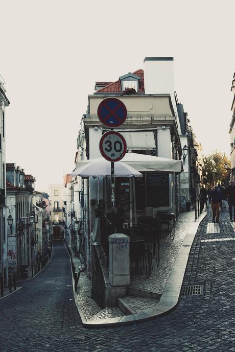 LISBON #1 CHIADO & ALFAMA