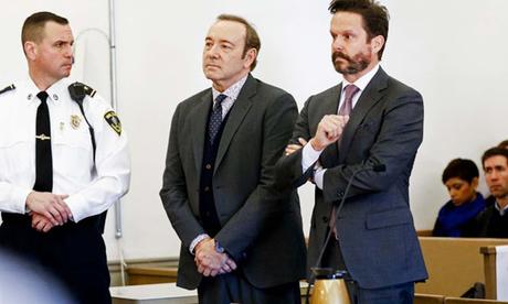 Kevin Spacey fue violado por su padre Nazi, según su hermano