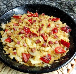 Repollo con jamón y pimiento rojo