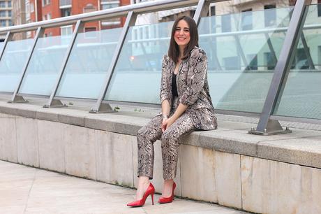 Outfit con traje de animal print Outfit con traje de animal print