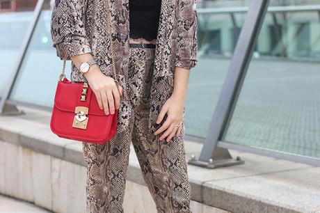 Outfit con traje de animal print