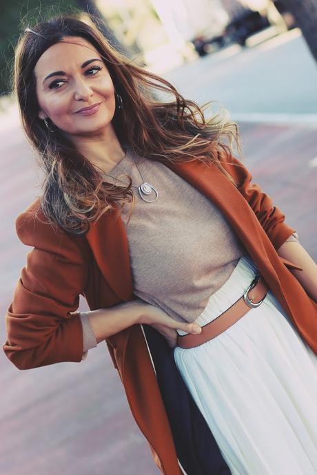 Cómo combinar una falda blanca