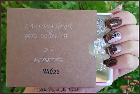 Tronco de árbol con Kads Nature 022 Tronco de árbol con Kads Nature 022