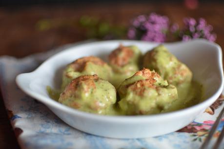 Albóndigas de pollo con salsa de calabacín al curry Albóndigas de pollo con salsa de calabacín al curry