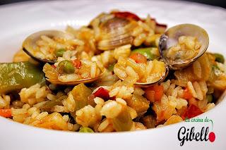 Arroz con verduras y almejas