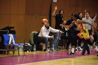 Galería de clics del Bàsquet Femení Sant Adrià-Uni Girona