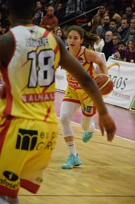 Galería de clics del Bàsquet Femení Sant Adrià-Uni Girona