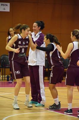 Galería de clics del Bàsquet Femení Sant Adrià-Uni Girona