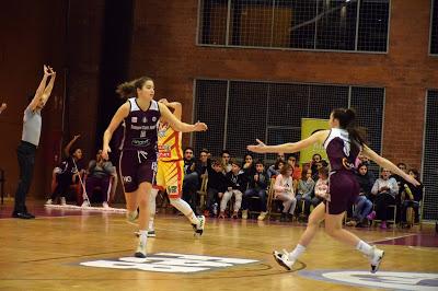 Galería de clics del Bàsquet Femení Sant Adrià-Uni Girona