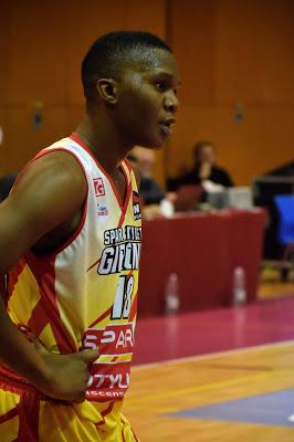 Galería de clics del Bàsquet Femení Sant Adrià-Uni Girona