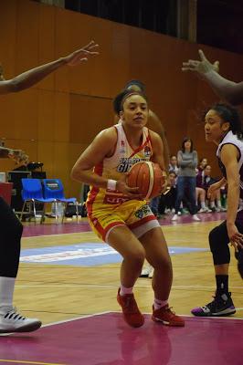 Galería de clics del Bàsquet Femení Sant Adrià-Uni Girona