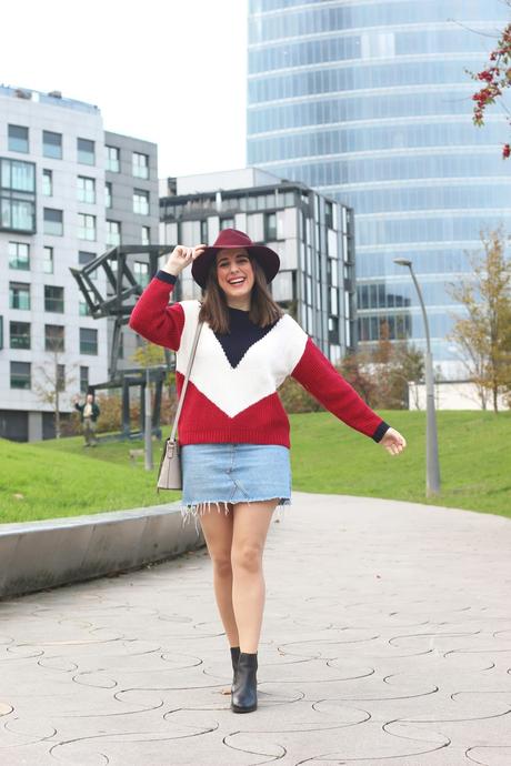 Outfit casual con jersey tricolor Outfit casual con jersey tricolor