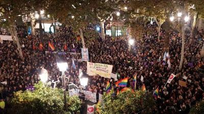 Mientras el PP, C’s y Vox se apoderaban del Parlamento andaluz, en las calles miles de mujeres reivindicaron sus derechos.