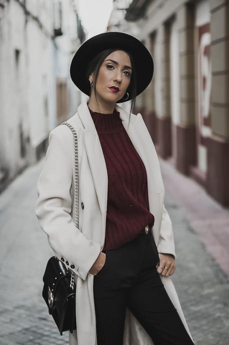 CÓMO COMBINAR BOTAS MILITARES DE PLATAFORMA white coat - ABRIGO BLANCO PINKO BOLSOS