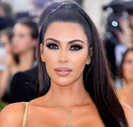 Descripción: 10 Famosos que Usan Lentillas de Contacto - Kim Kardashian