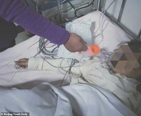 Una profesora le cayó a golpes a una niña en su parte íntima por esta insólita razón (FOTOS) Una profesora le cayó a golpes a una niña en su parte íntima por esta insólita razón (FOTOS)