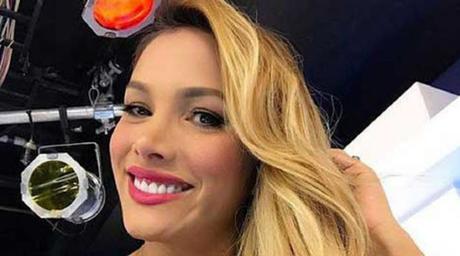 Bárbara Sánchez (@AMAZINGBARBARA) está disgustada con el programa “La Bomba” (@LaBomba_Televen) por revelar información personal Bárbara Sánchez (@AMAZINGBARBARA) está disgustada con el programa “La Bomba” (@LaBomba_Televen) por revelar información personal