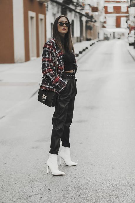 Cómo combinar una blazer de cuadros tartán