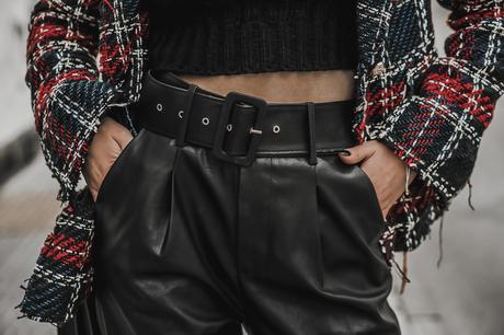 Cómo combinar una blazer de cuadros tartán