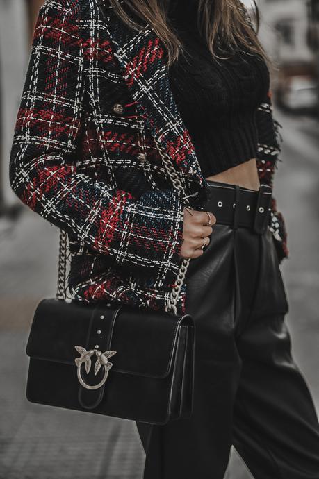 Cómo combinar una blazer de cuadros tartán