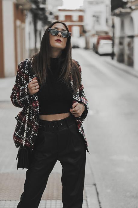 Cómo combinar una blazer de cuadros tartán