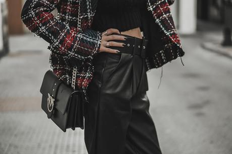 Cómo combinar una blazer de cuadros tartán