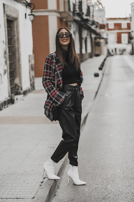 Cómo combinar una blazer de cuadros tartán