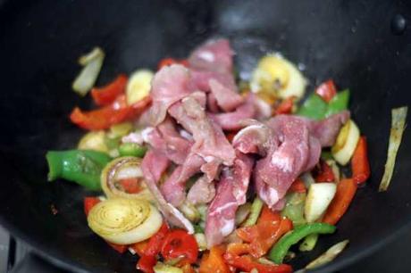 Wok de verduras y solomillo de cerdo