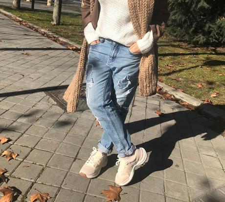 COMFY & COLD DAY.- COMFY & COLD DAY.-