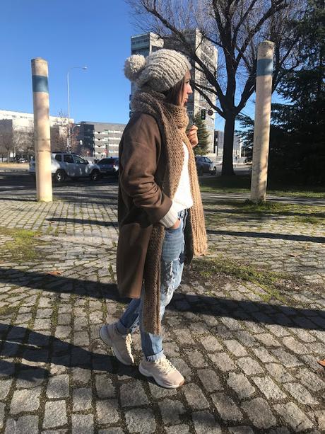 COMFY & COLD DAY.- COMFY & COLD DAY.-