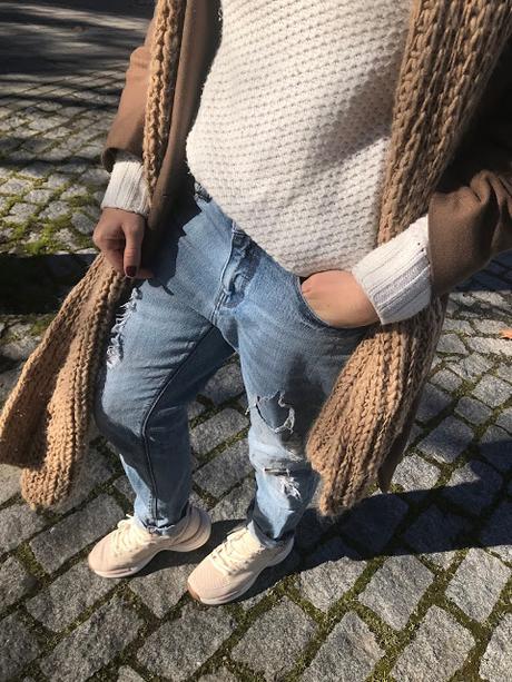 COMFY & COLD DAY.- COMFY & COLD DAY.-