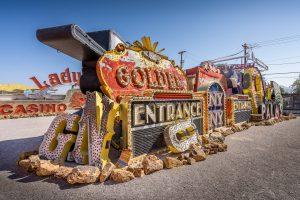 Viaje a un pasado de gloria en el Neon Museum de Las Vegas