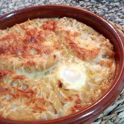 Sopa de cebolla con huevo