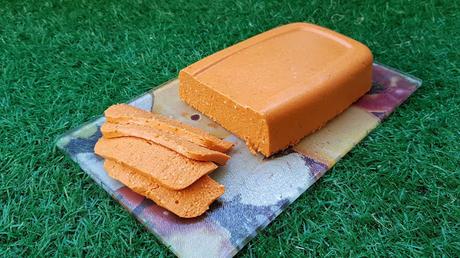 Queso vegano estilo cheddar de avena y batata