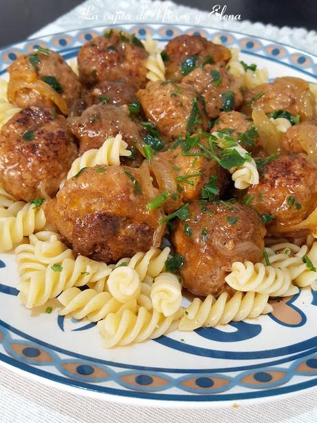 Albóndigas Salisbury