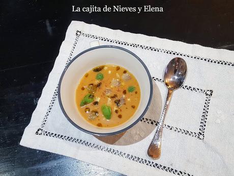 Sopa de tomate con caballa ahumada y salsa Vierge Sopa de tomate con caballa ahumada y salsa Vierge